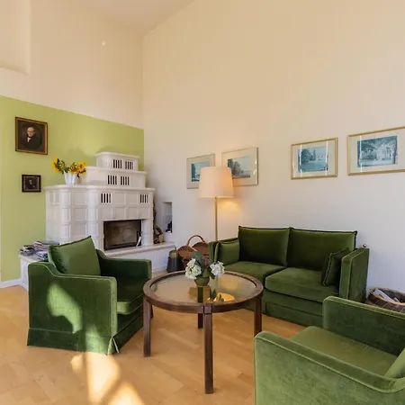 Orangerie Im Schlosspark Zu *