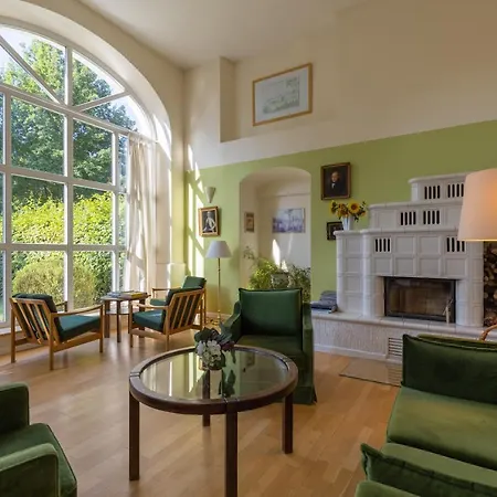 Apartment Orangerie Im Schlosspark Zu Arnsdorf-Hilbersdorf