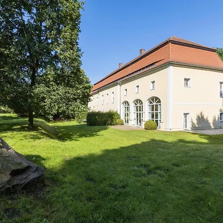 Orangerie Im Schlosspark Zu * Arnsdorf-Hilbersdorf