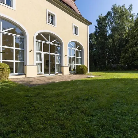 Apartment Orangerie Im Schlosspark Zu