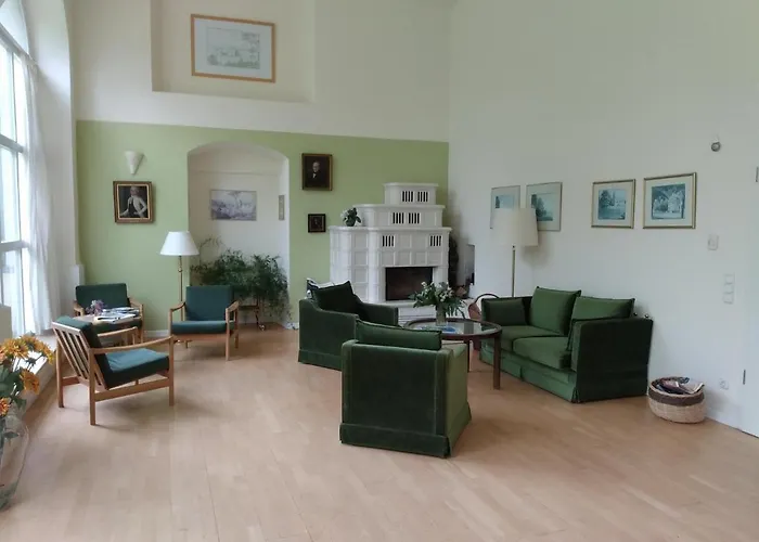 Orangerie Im Schlosspark Zu *