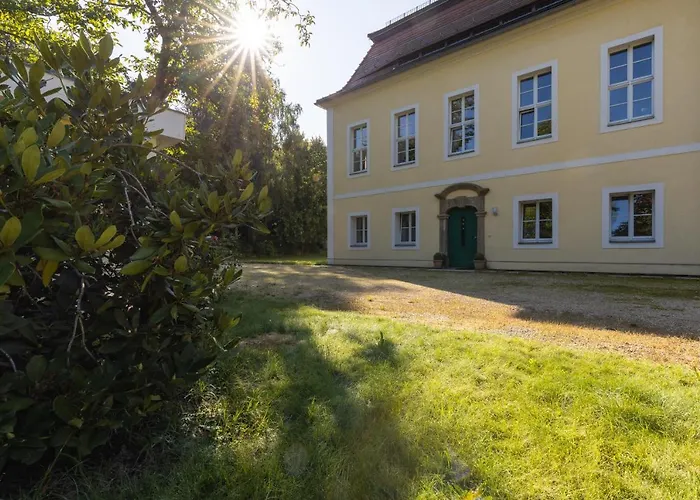 Orangerie Im Schlosspark Zu
