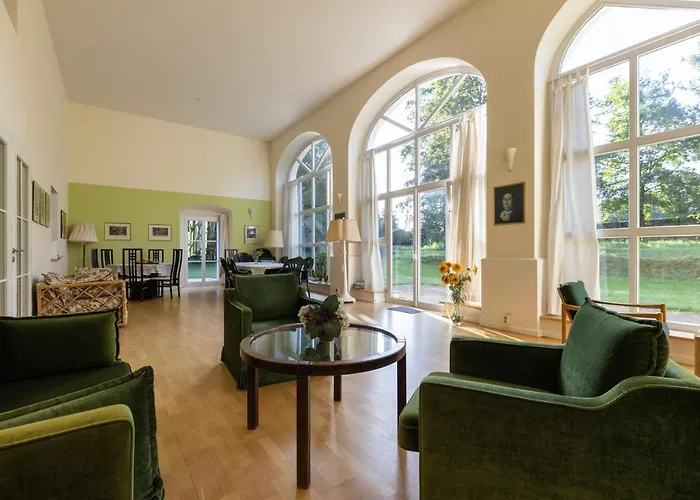 Orangerie Im Schlosspark Zu Arnsdorf-Hilbersdorf