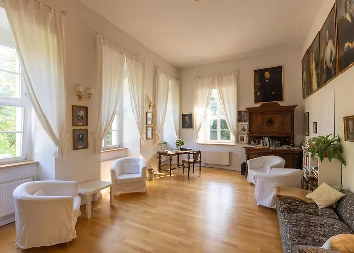 Orangerie Im Schlosspark Zu Arnsdorf-Hilbersdorf